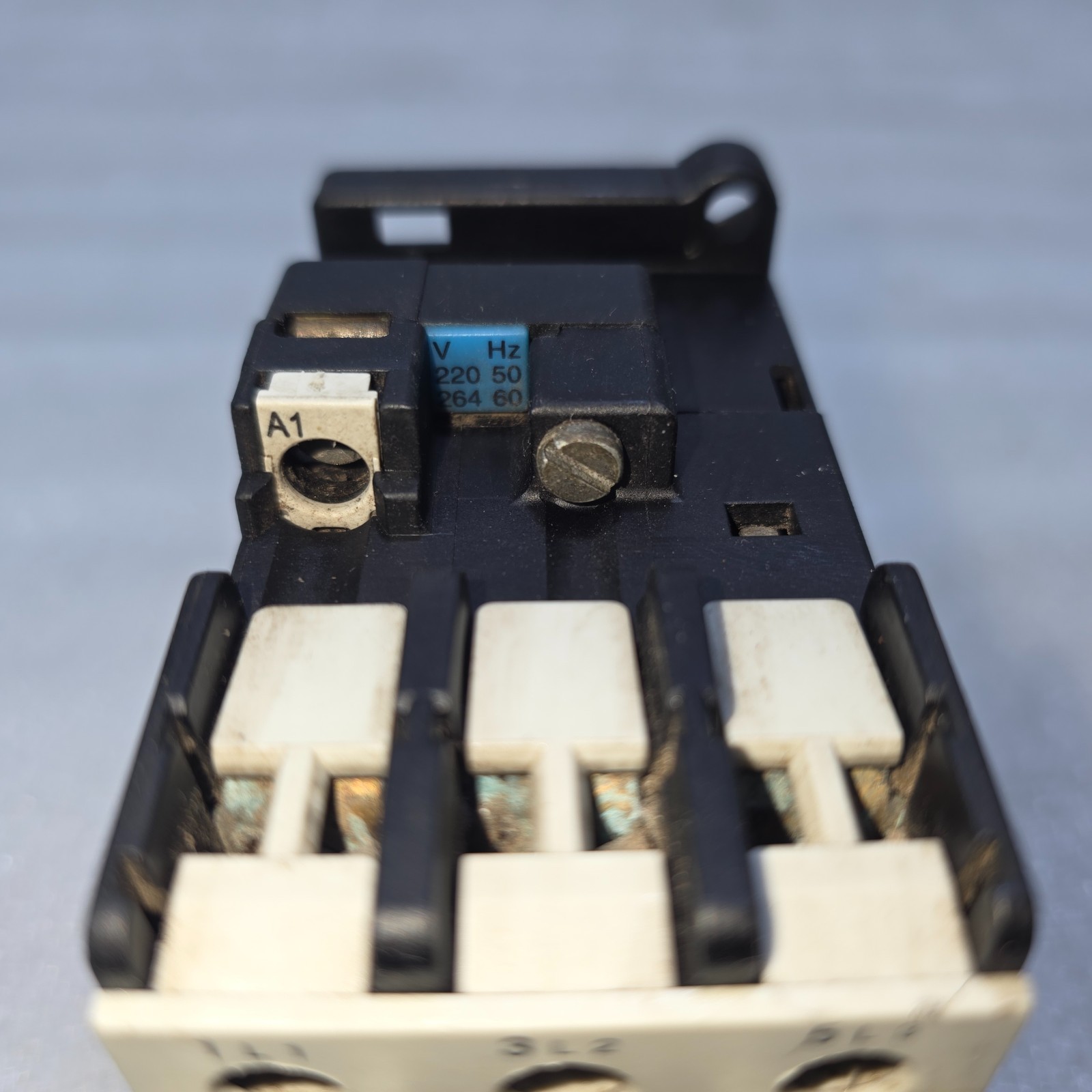 SIEMENS 3TF33 3 POLE AC CONTACTOR COIL 220VAC 50HZ / 264VAC 60HZ - Image 5