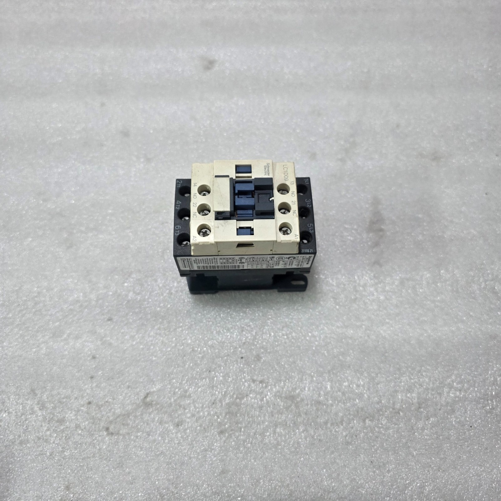 S ELECTRIC LC1D09 3 POLE CONTACTOR 9A 1NO 1NC AUX TESYS D IEC 60947-4-1 - Image 2