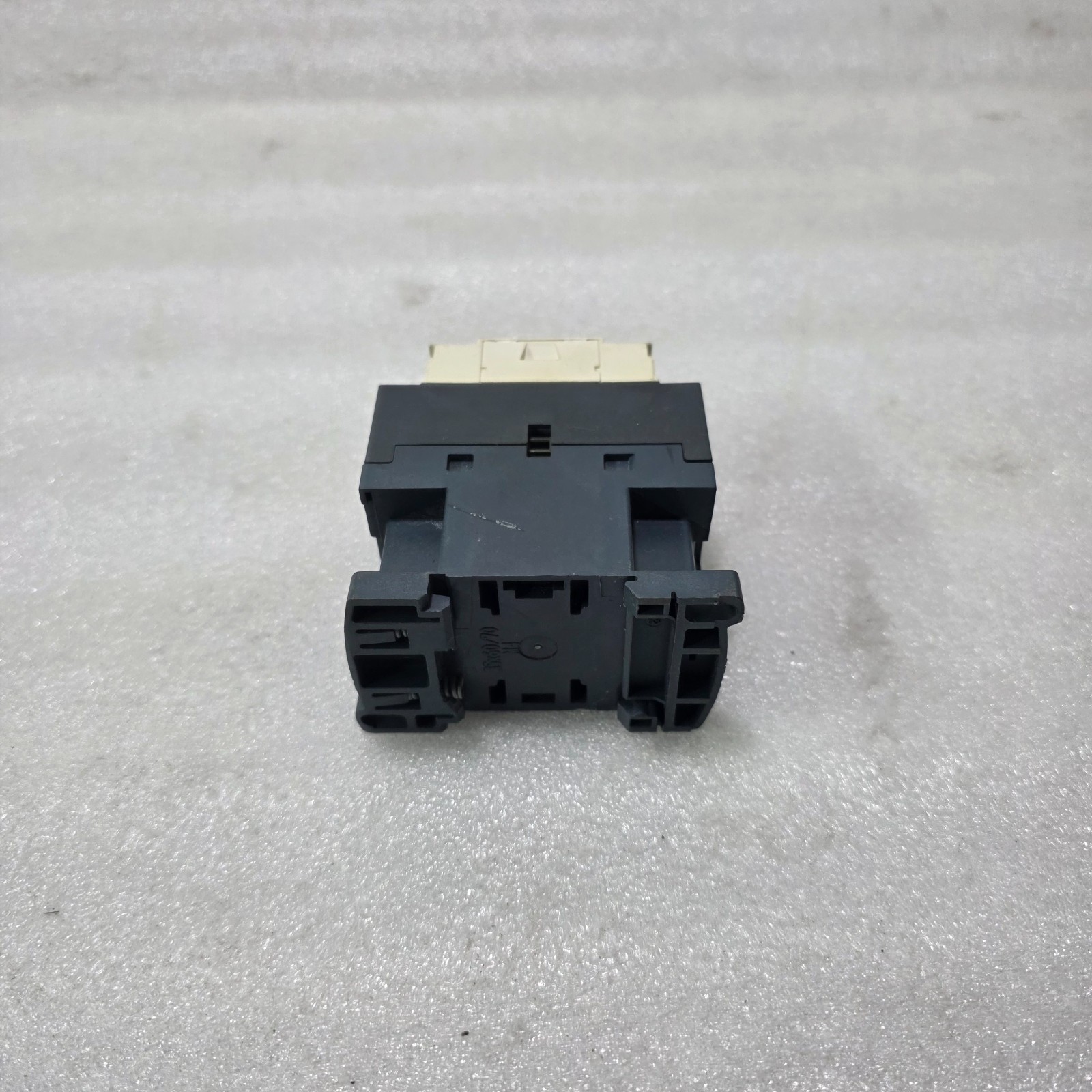 S ELECTRIC LC1D09 3 POLE CONTACTOR 9A 1NO 1NC AUX TESYS D IEC 60947-4-1 - Image 4