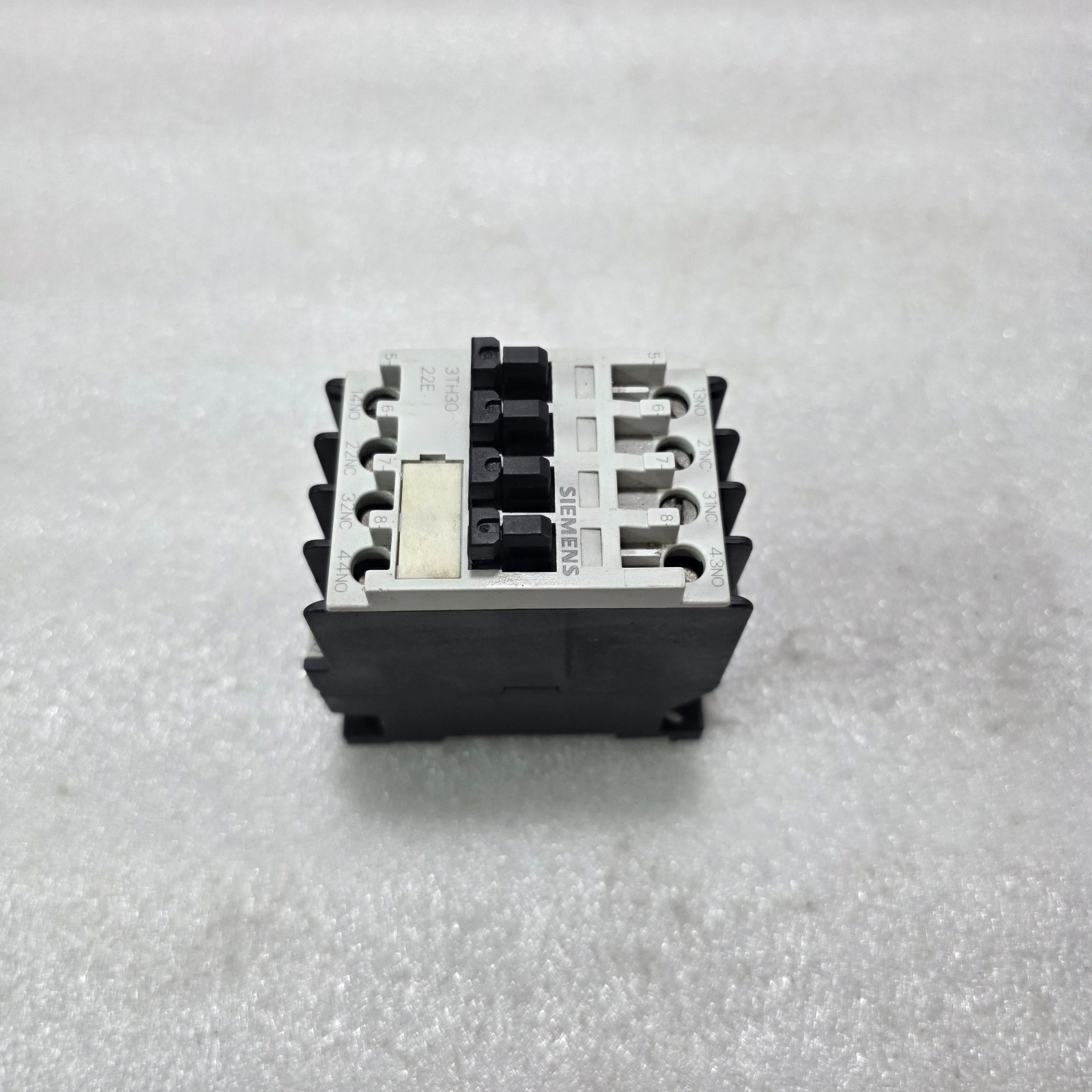 SIEMENS 3TH3022-0A AUXILIARY CONTACTOR 2NO 2NC 220VAC 50/60HZ CONTROL RELAY - Image 2