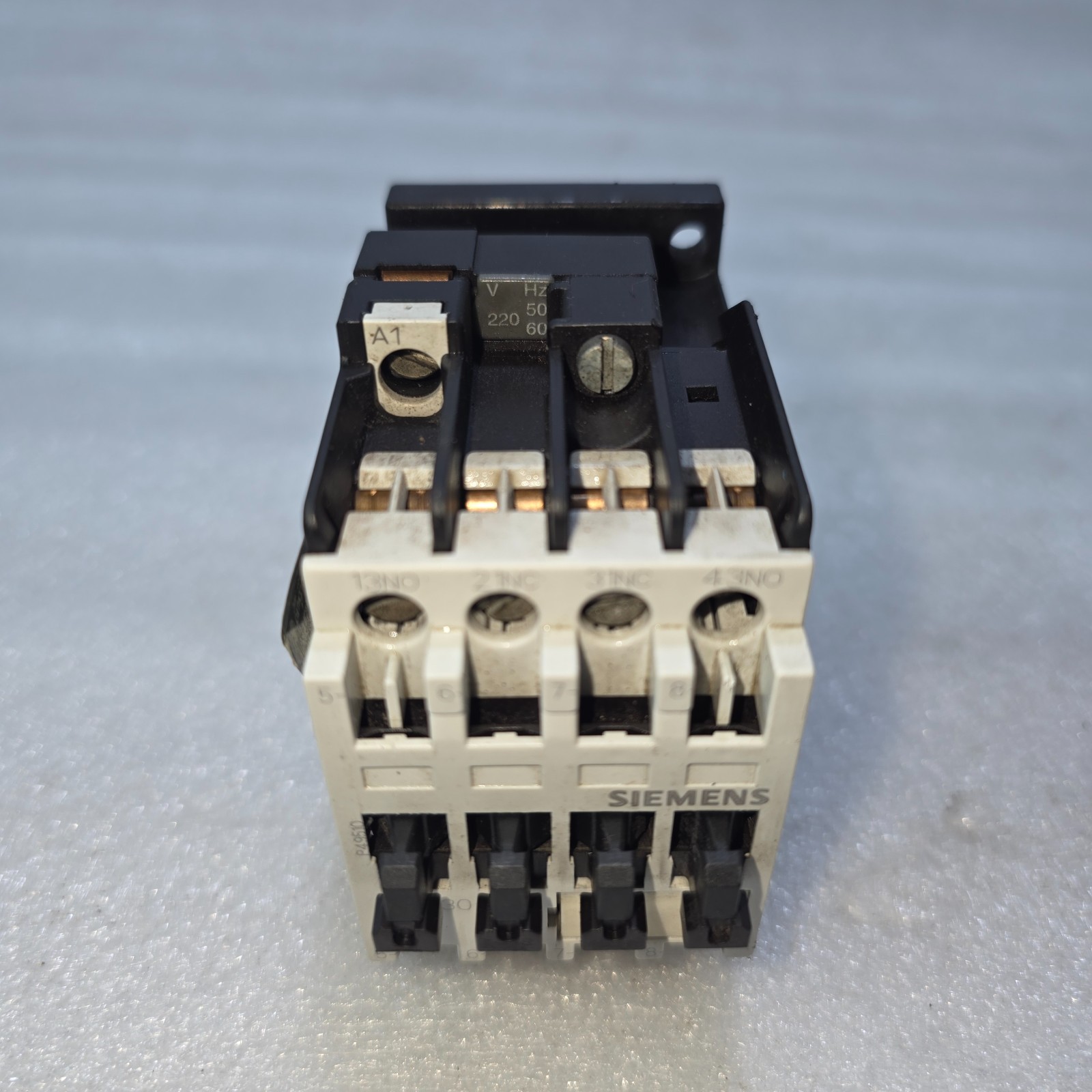 SIEMENS 3TH3022-0A AUXILIARY CONTACTOR 2NO 2NC 220VAC 50/60HZ CONTROL RELAY - Image 5