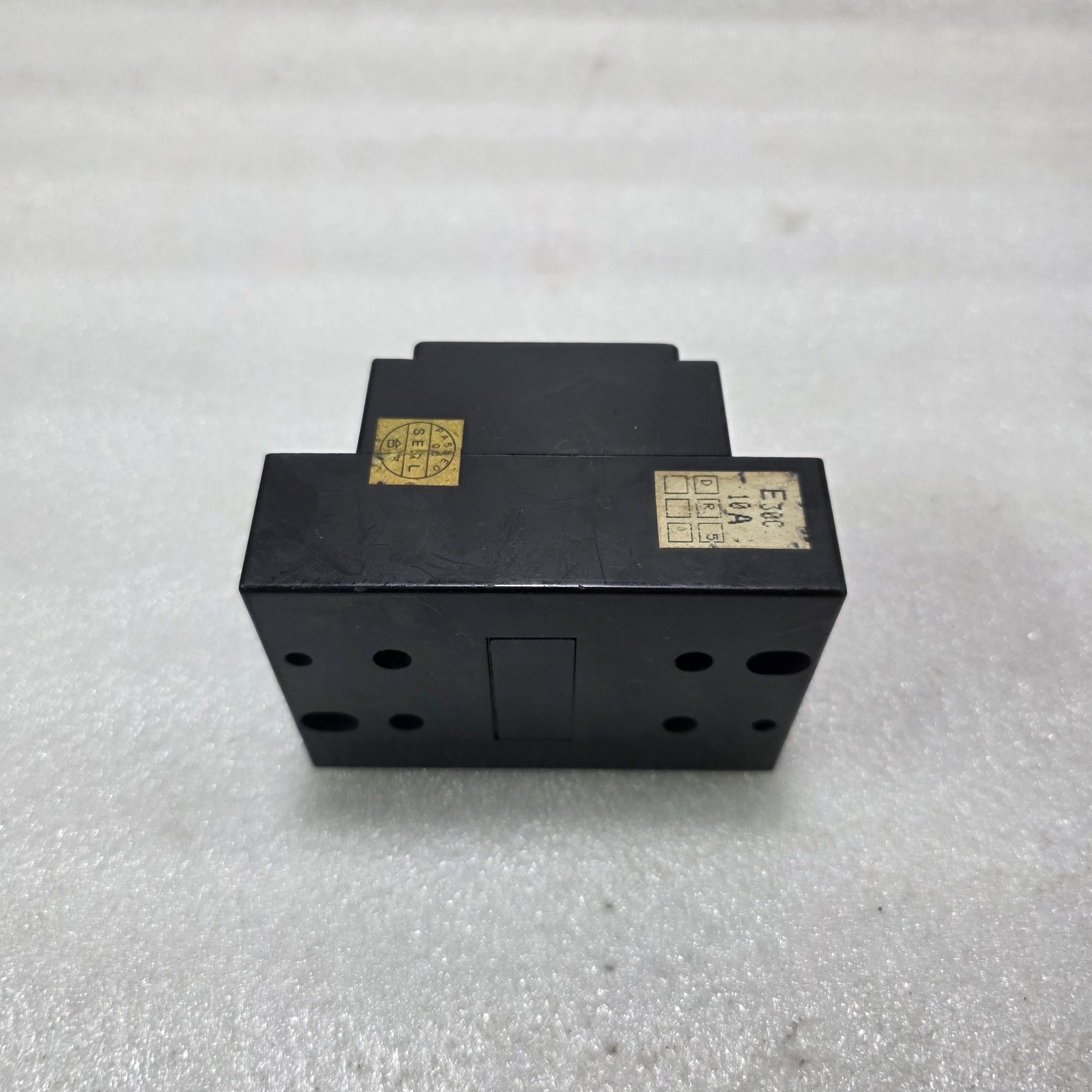 FUJI ELECTRIC E30C MCCB 3P 10A 250VAC 2.5KA MOULDED CASE CIRCUIT BREAKER - Image 3