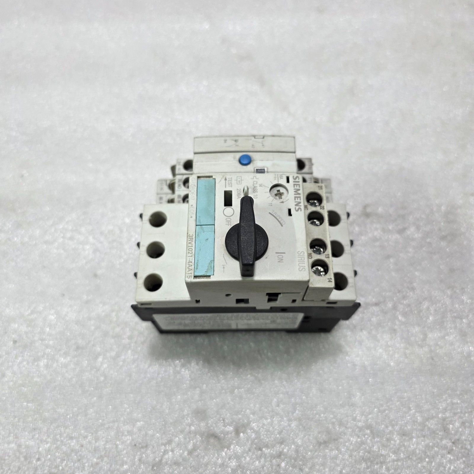 SIEMENS 3RV1021-4AA15 MOTOR PROTECTION CIRCUIT BREAKER 11-16A 3 POLE CLASS 10 WI - Image 2