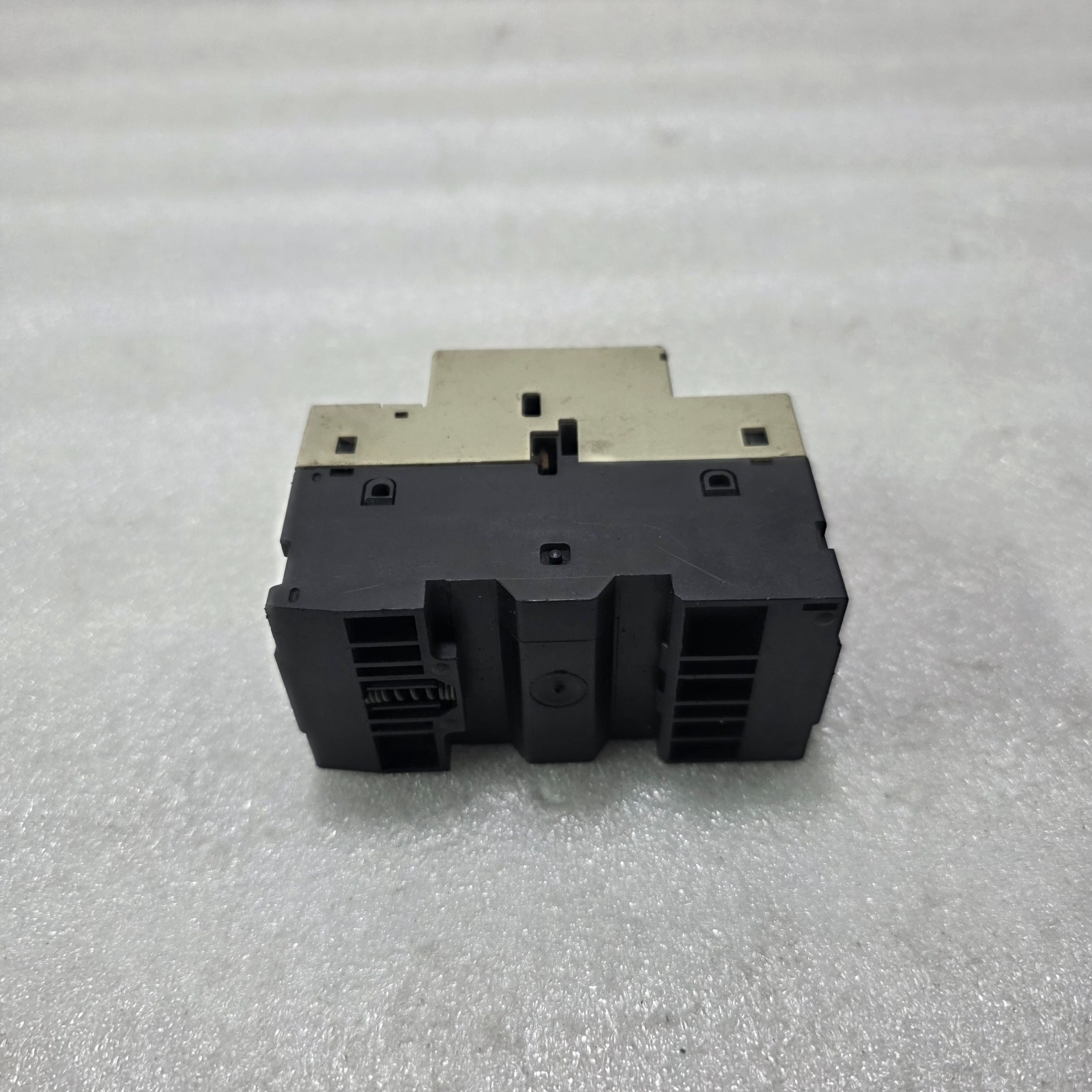 TELEMECANIQUE GV2-LS10 MOTOR CIRCUIT BREAKER 6.3A 690V 100KA IEC 947-2 - Image 4