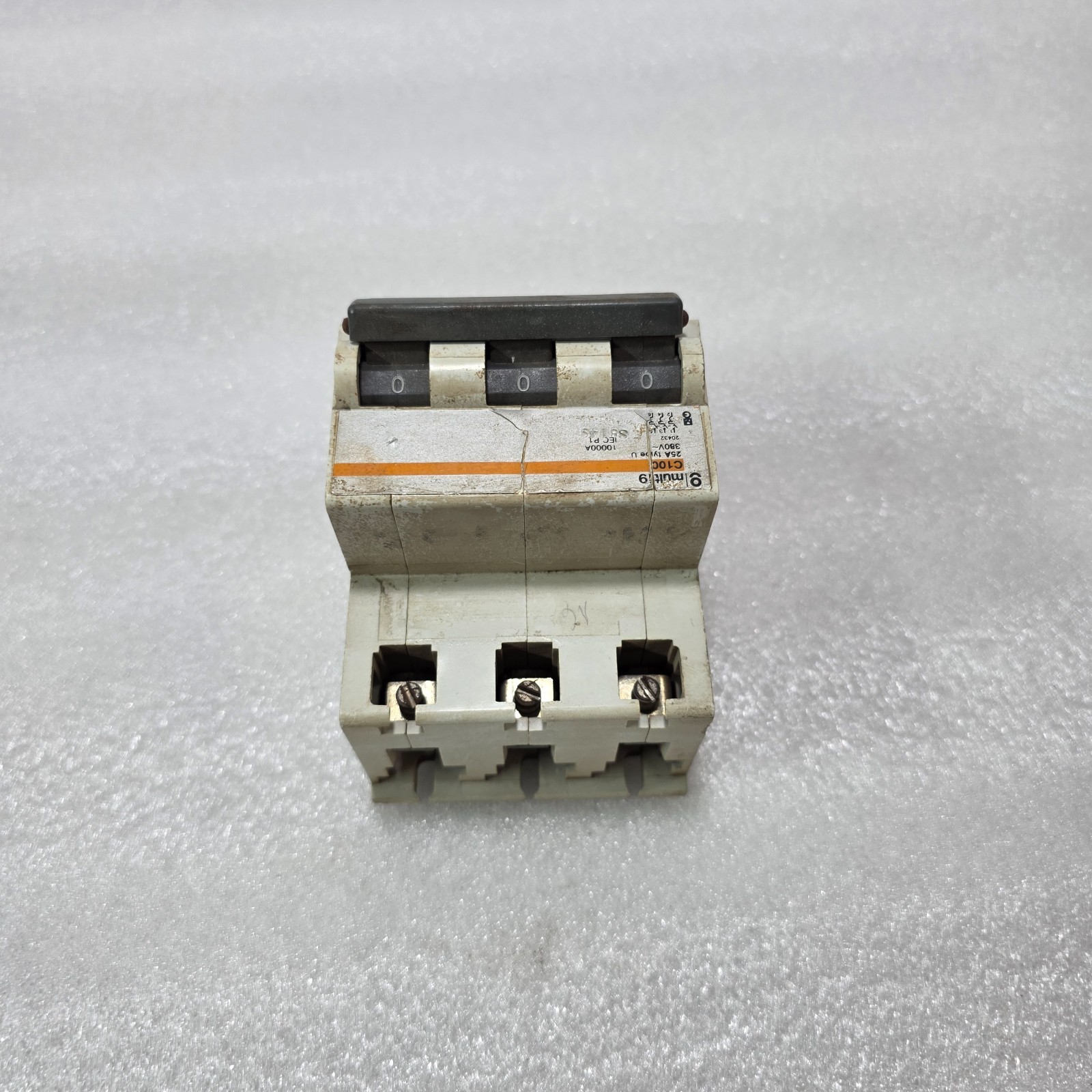 MERLIN GERIN MULTI9 C10C 3P 100A TYPE U 380V 10KA MCB MINIATURE CIRCUIT BREAKER - Image 3