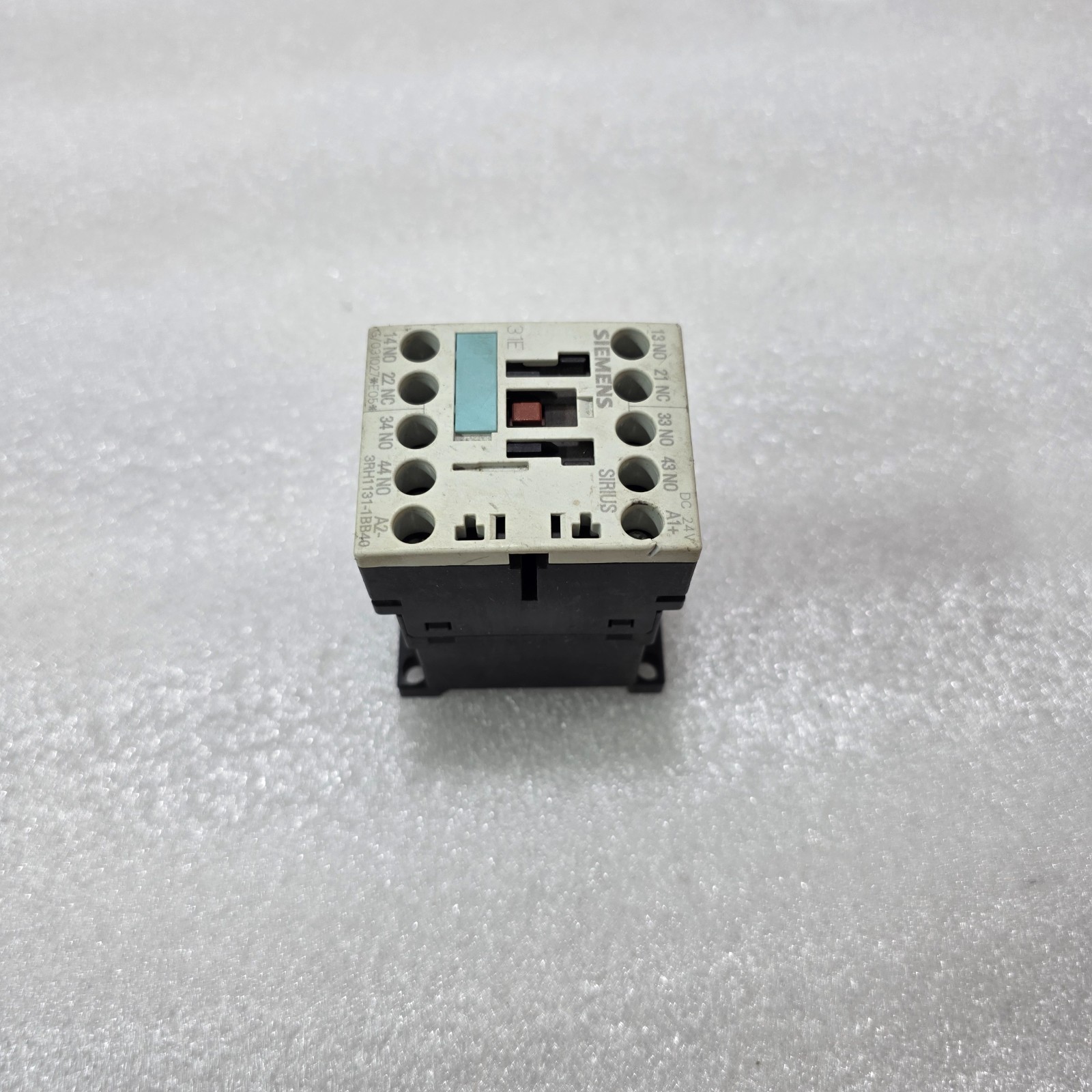 SIEMENS SIRIUS 3RH1131-1BB40 CONTROL RELAY 3NO+1NC DC 24V 10A MADE GERMANY - Image 2