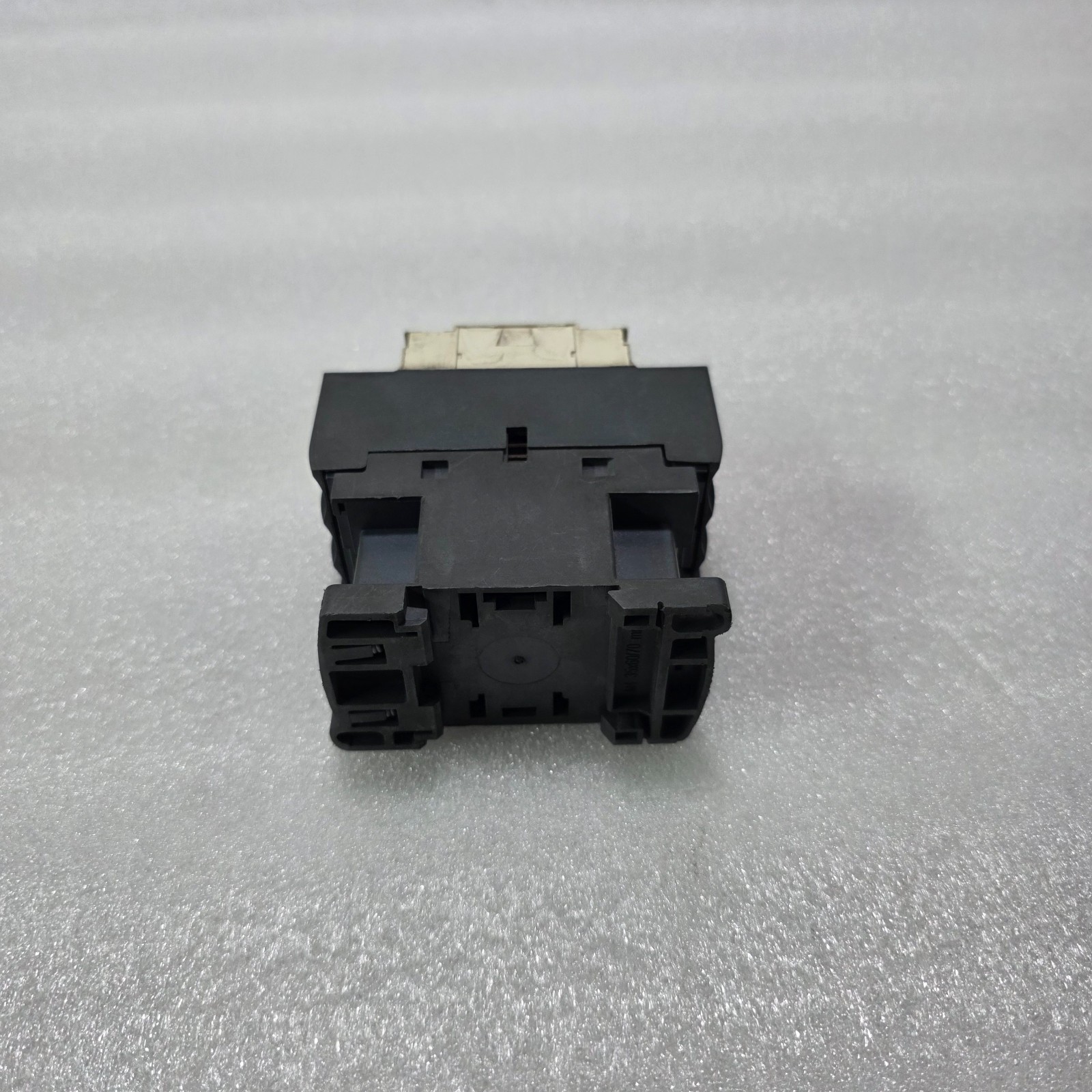S ELECTRIC LC1D38 TESYS D CONTACTOR 3 POLE 50A 690V WITH AUXILIARY CONTACTS - Image 4